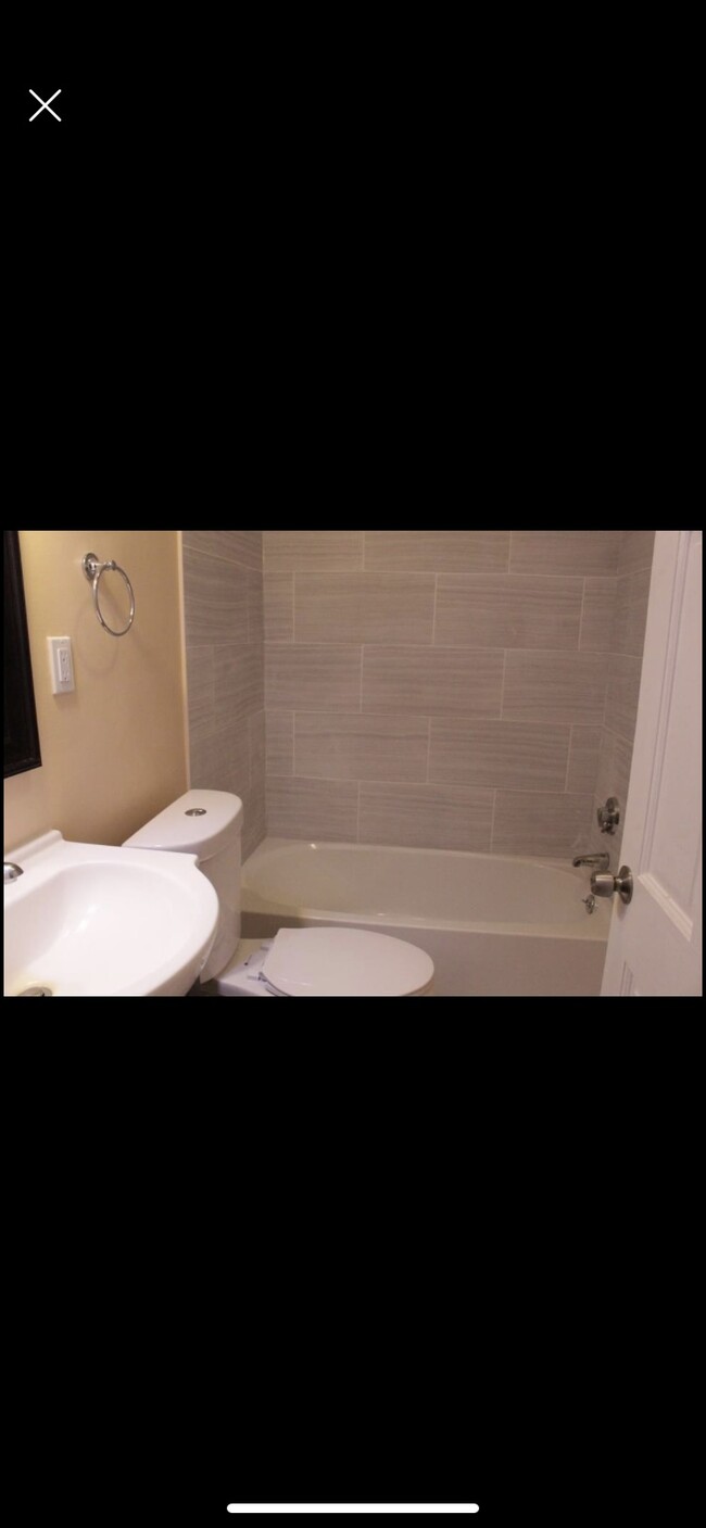 Photo - 240 Centre St