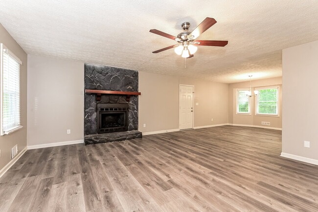 Photo - 709 Cloudland Ct