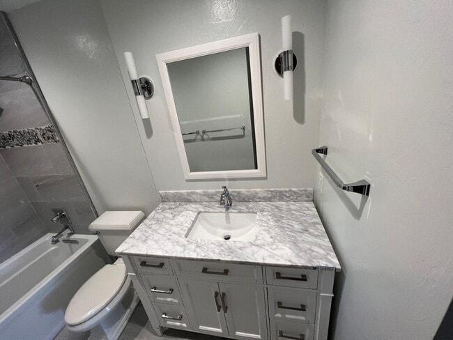 Photo - 3 Bedroom 2 Bath Lakeside Home