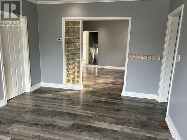 Photo - Spacious 2.5 Bed / 1 Bath Detached Home in...