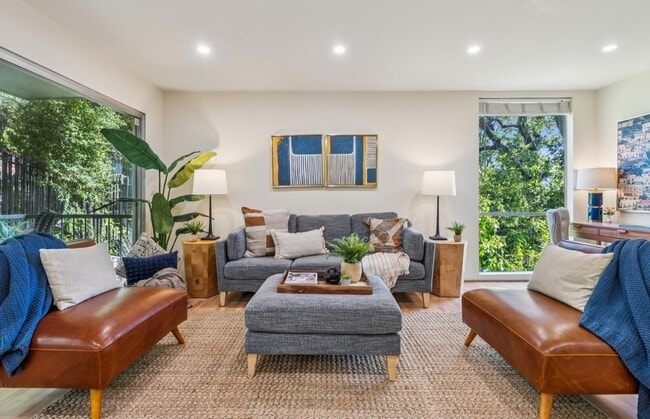 Photo - 2700 Le Conte Ave Unidad 406