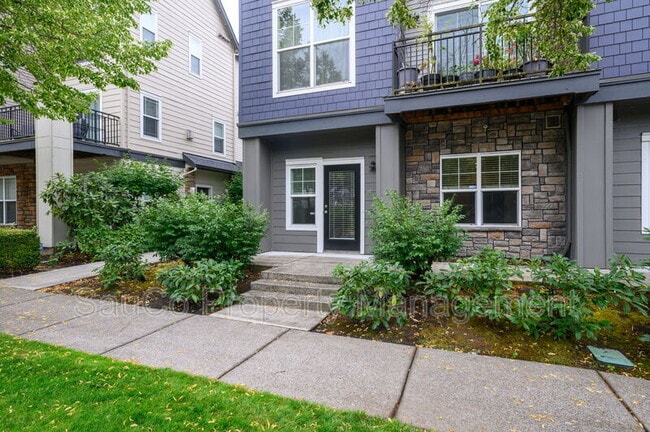 10651 NE Red Wing Way Unit 102