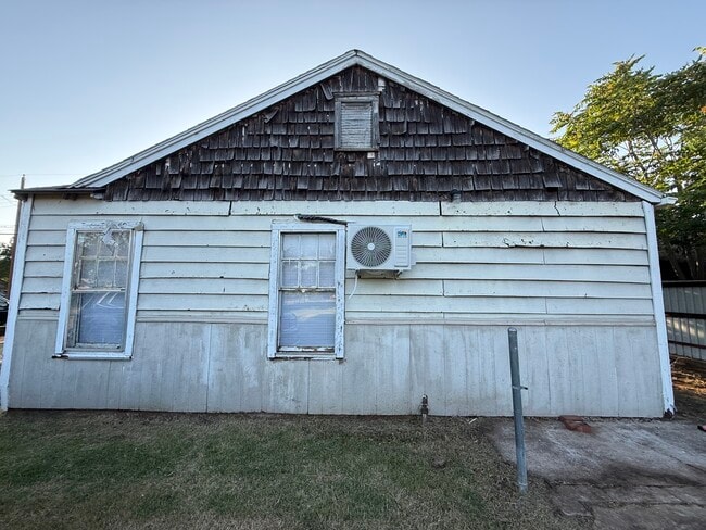 Photo - 2304 Ave D