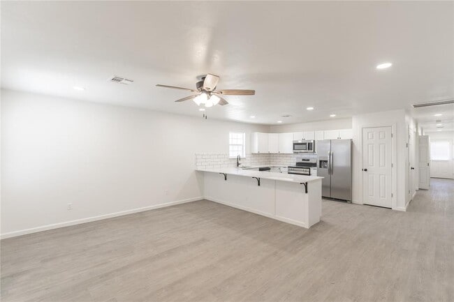 Photo - 787 NE 4th St