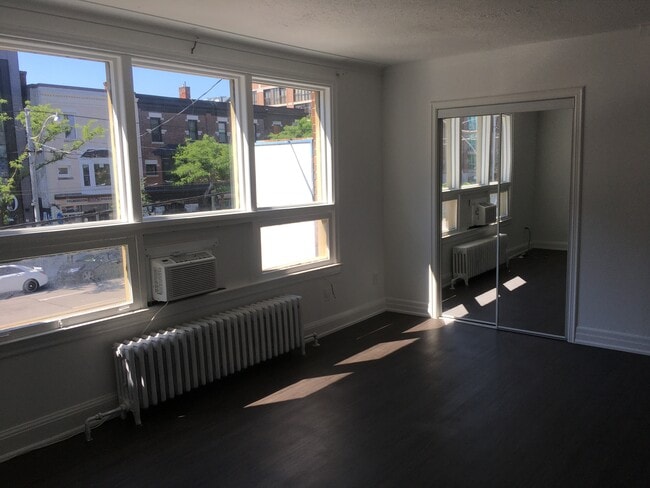 Photo - College and Palmerston 2 bedroom with balcony Unité 1