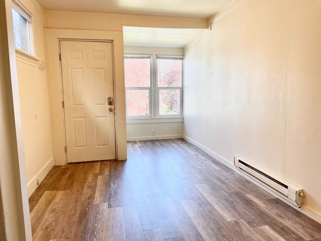 Building Photo - 3220 Lombard Ave Unit A