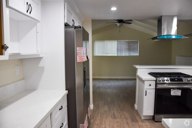 Building Photo - COMING SOON! Rental
