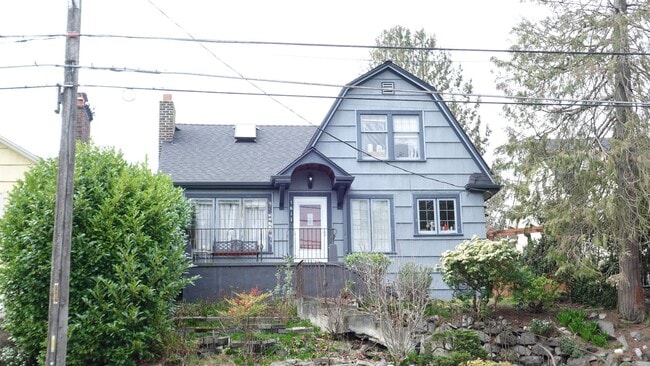 Building Photo - Cozy, Fully Furnished Roosevelt Shared Living Space Unit Green Room #2