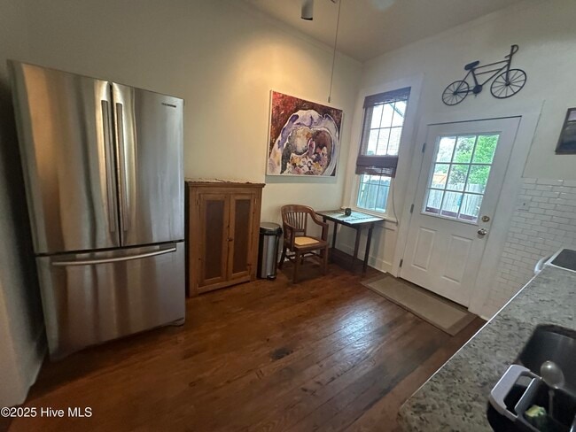 Photo - 705 N 5th Ave