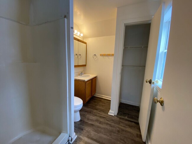 Photo - 426 W Frank St