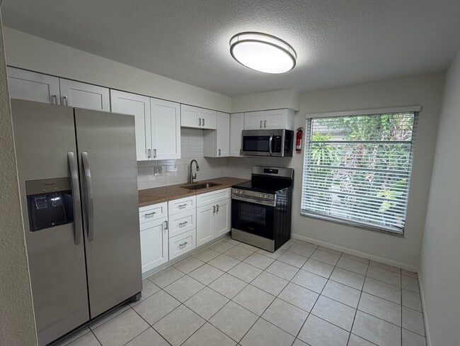 Photo - 460 Beltrees St Unidad D
