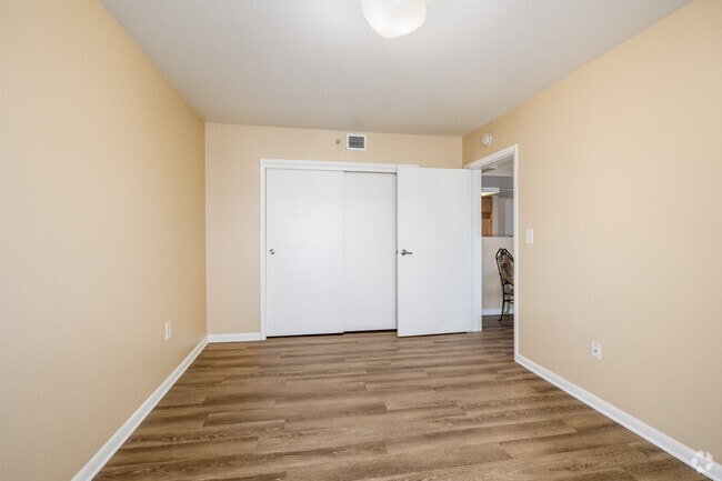 2BR, 1BA - 850SF - Primary Bedroom