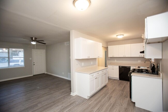 Photo - 909 Roseclair Dr House