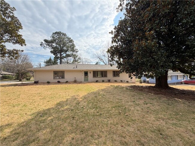 Photo - 475 Maxwell Rd