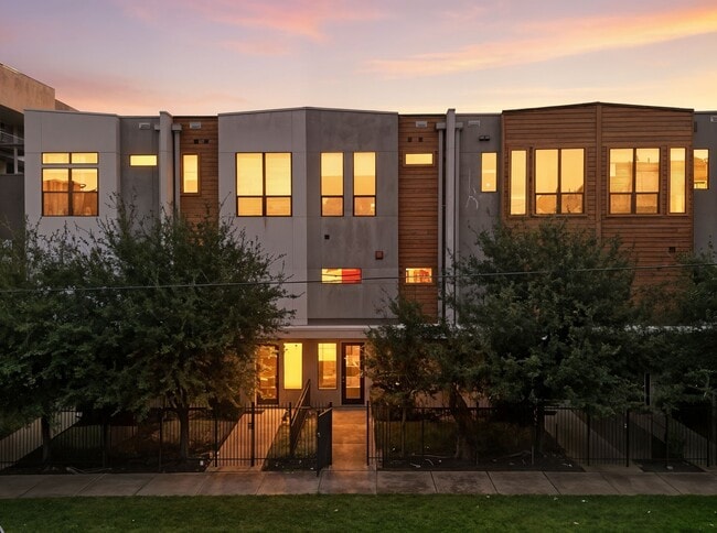 Building Photo - 2401 Crawford St Unit C1C