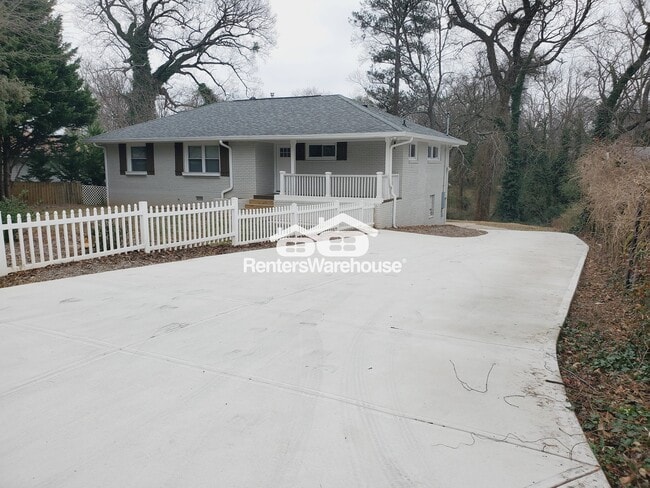 Photo - 441 Big John Trail SE