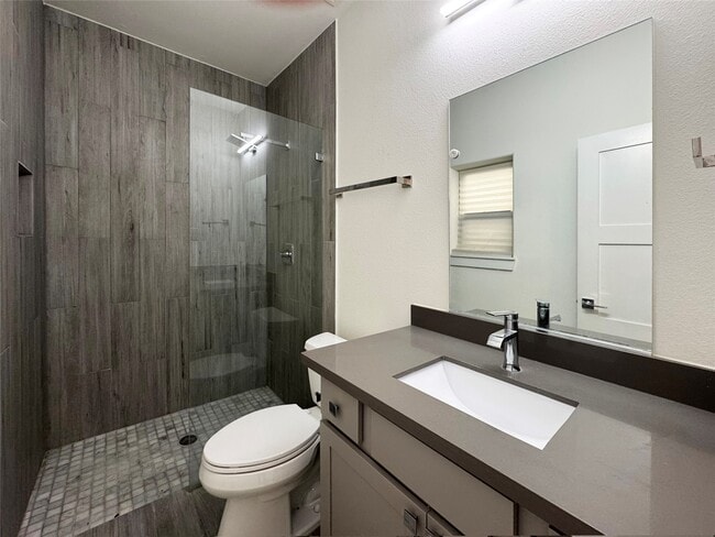 Photo - 2905 Gillespie St