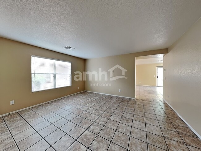 Photo - 1425 N Thunderbird Ave