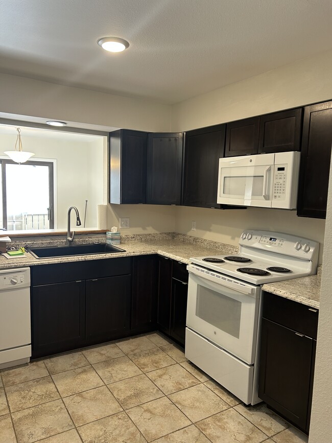 Kitchen - 3330 Templeton Gap Rd Condo Unit 42