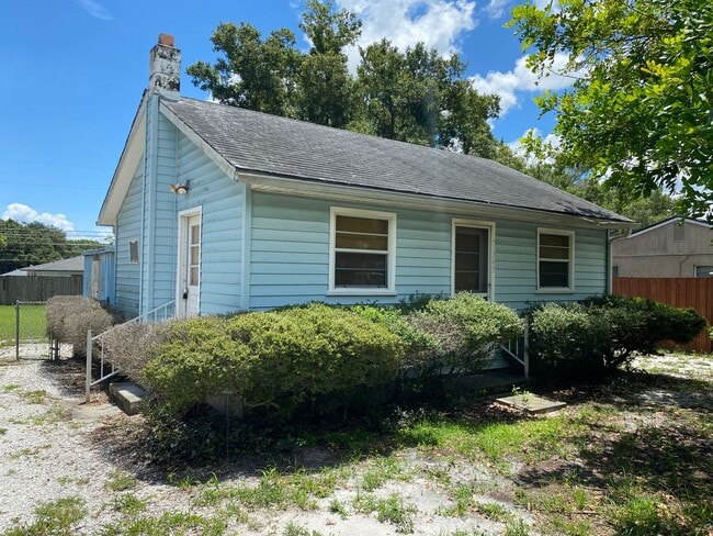 Building Photo - Amazing, Private 1/1 Located In Clearwater Rental