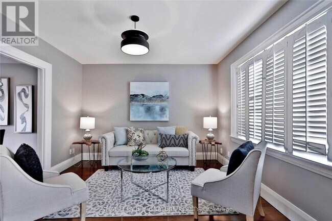 Photo - 372 Roehampton Ave