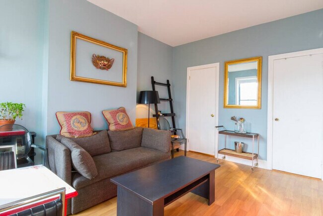 Building Photo - 22 Hart St Rental