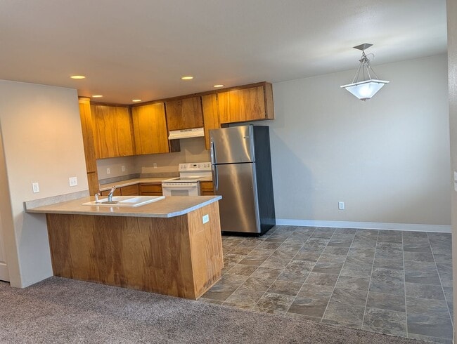 Photo - Clean and Upstairs 2 Bed, 2 Bath Apartment in East Medford – Juniper Ridge
