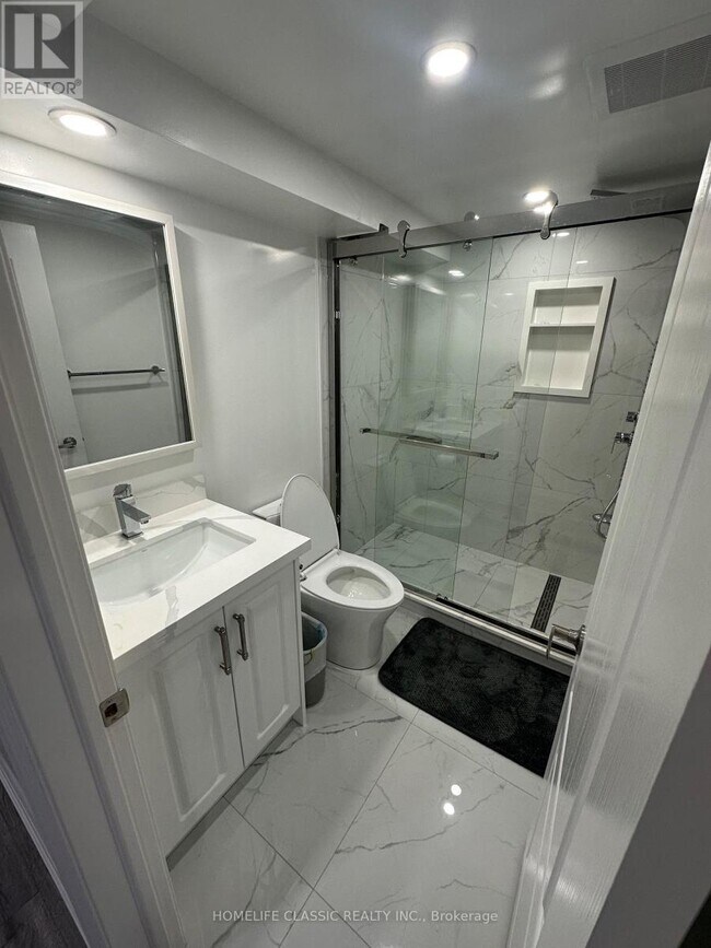 Photo - 658 Grand Trunk Ave