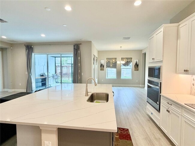 Photo - 19153 Planetree St