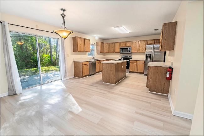 Photo - 120 King Arthur Ct House