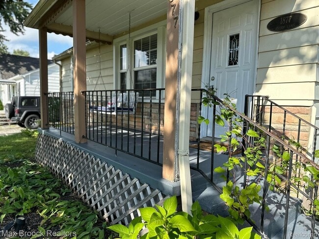 Photo - 1877 Maddy Ln