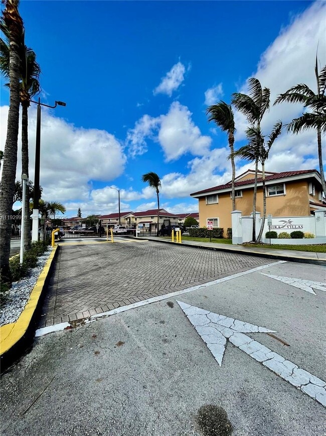 Photo - 562 NW 82nd Pl