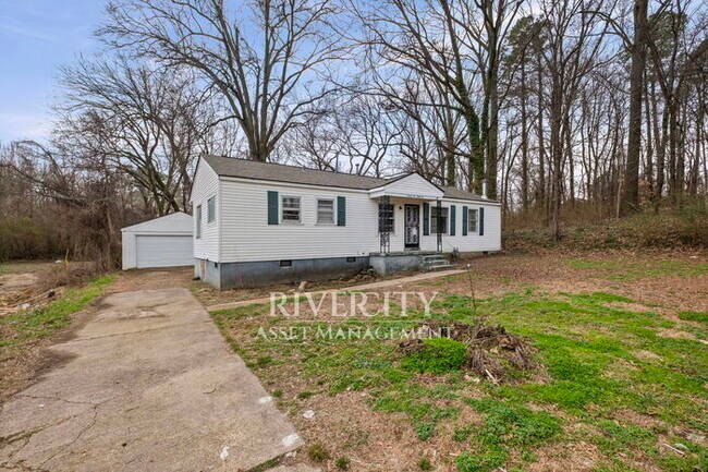 Photo - 2185 Slocum Ave