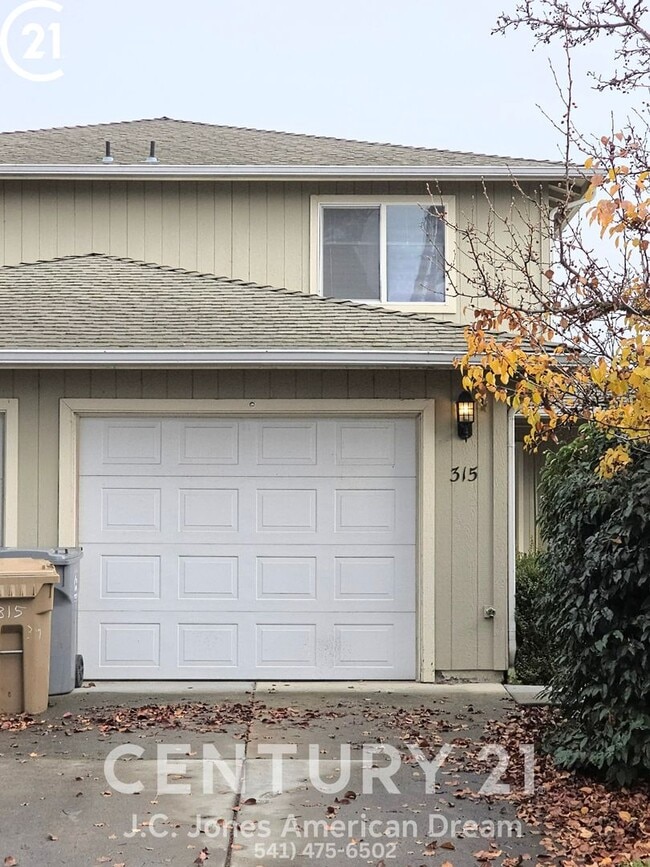 Building Photo - CS2508.5 Unit 5