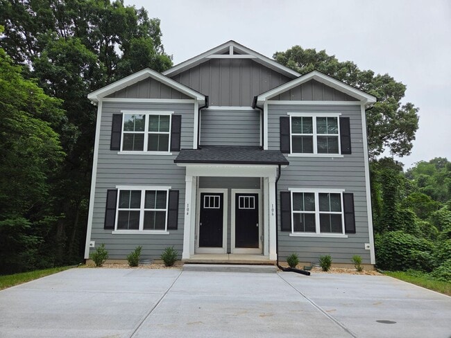 Building Photo - 3 bedroom townhouse in Hickory