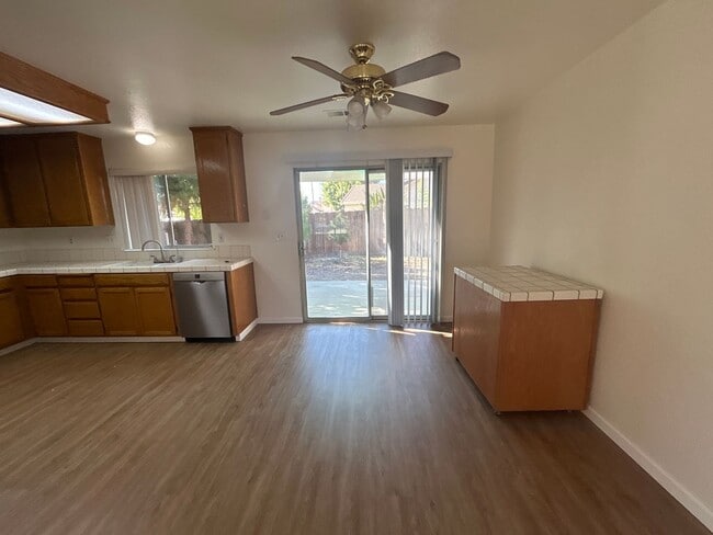 Photo - 1589 Joett Dr