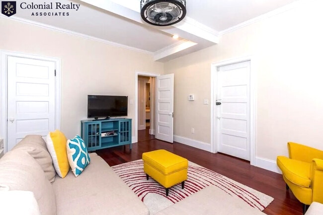 Building Photo - 1253 Beacon St Rental