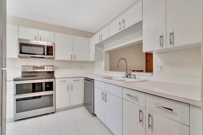 Building Photo - 4735 Lucerne Lakes Blvd Unit 407 Rental