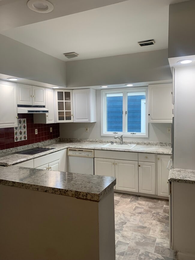 Photo - 170 Butler Ave Unidad Upper
