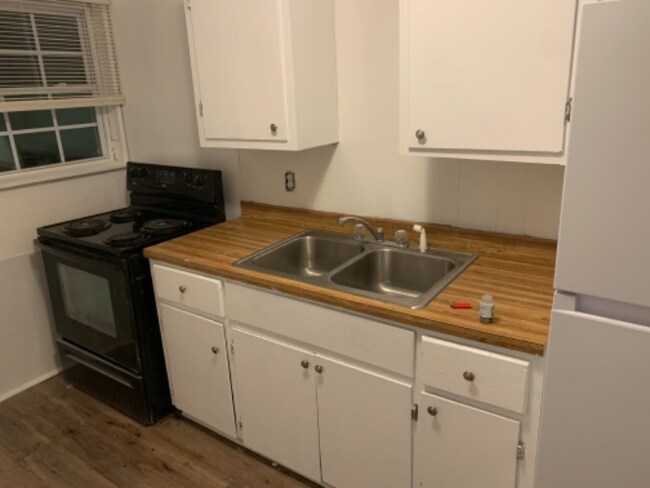 Building Photo - 209 Nona Dr