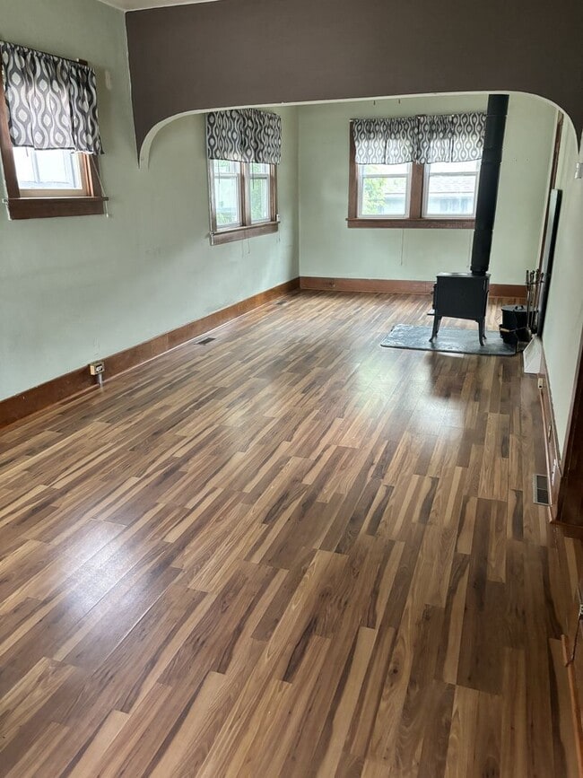 Building Photo - 1523 E Garfield St