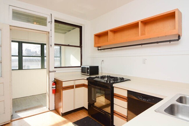 Photo - 1309 W Newport Ave Unit 3