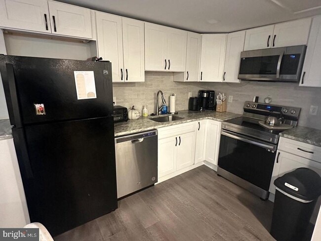 Photo - 1054 Avenue B