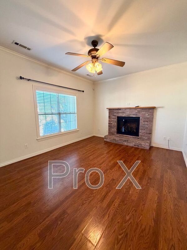 Photo - 1500 NE Dysart Woods Ln
