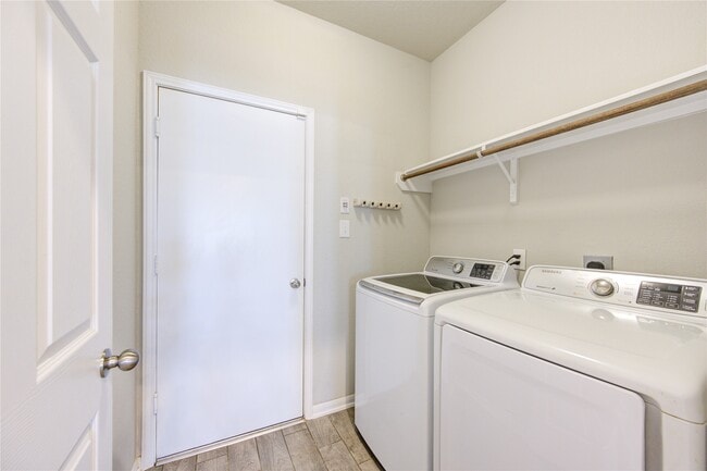 Building Photo - 5439 Rustic Ruby Dr