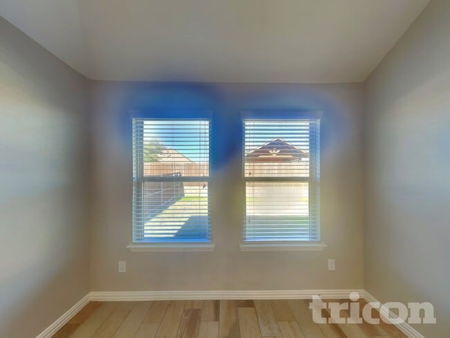 Photo - 810 Silverbell St