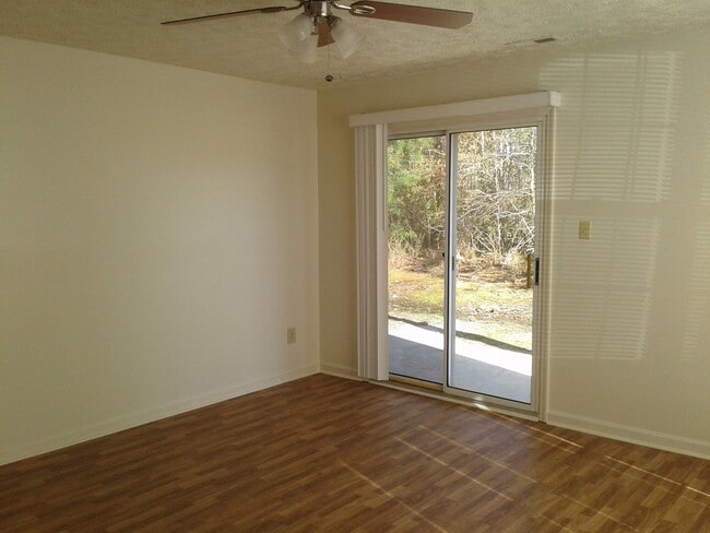 Photo - 2 Bedroom, 1 bath apartment - Downstairs Unit