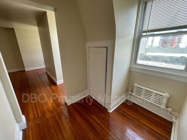 Photo - 192 Lark St