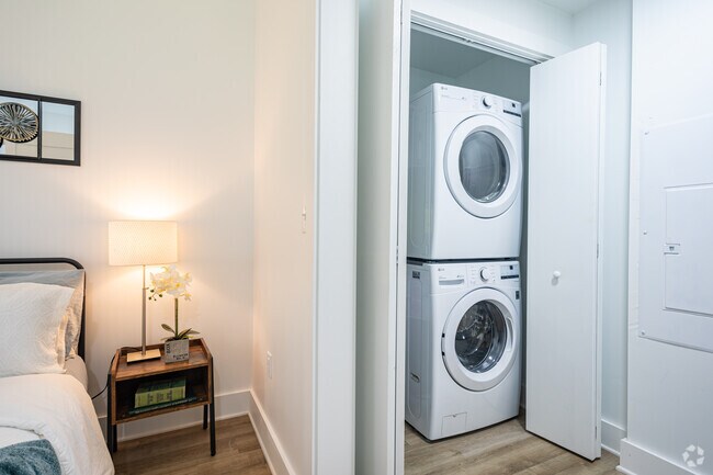 1BR, 1BA - One Hundred Avon