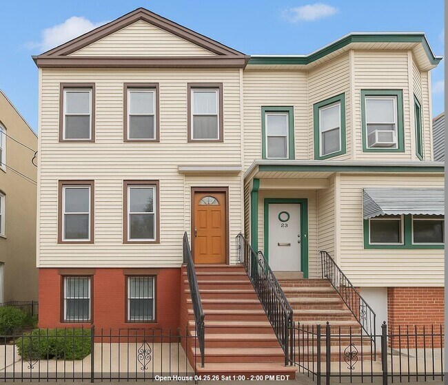 Building Photo - 23 Vroom St Unit 1